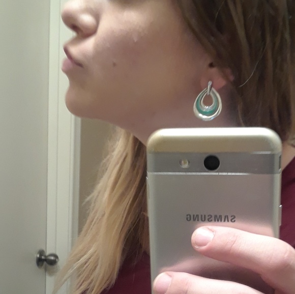 🌟4/$10🌟Ny&Co Layered Tear Drop Earrings - Picture 3 of 3
